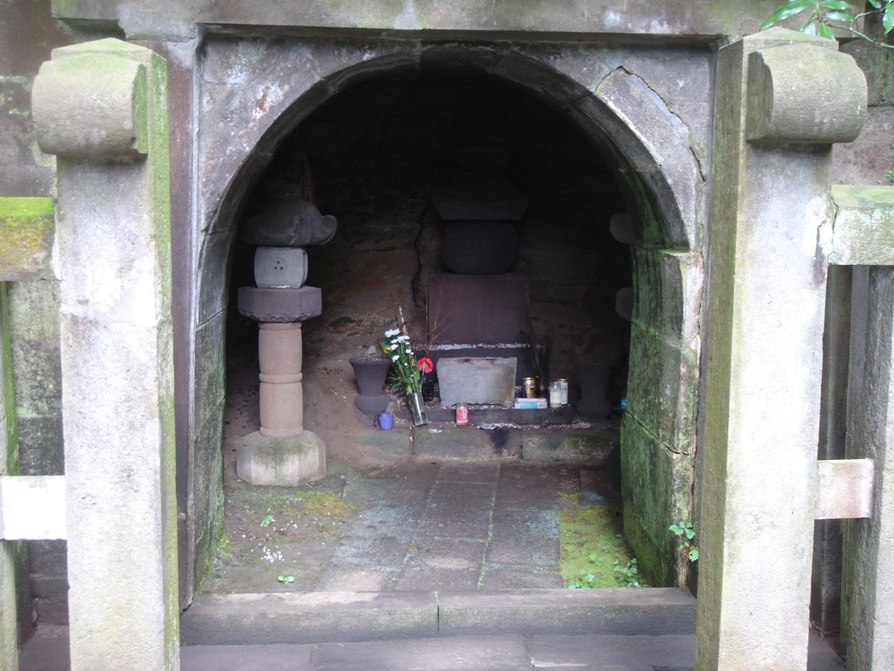 大江広元の墓（白旗神社裏）