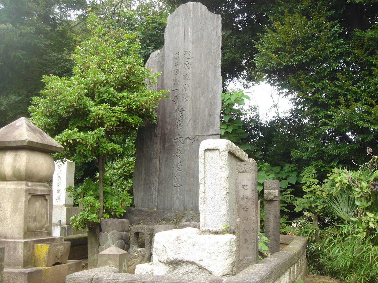 大給恒の墓（祥雲寺）