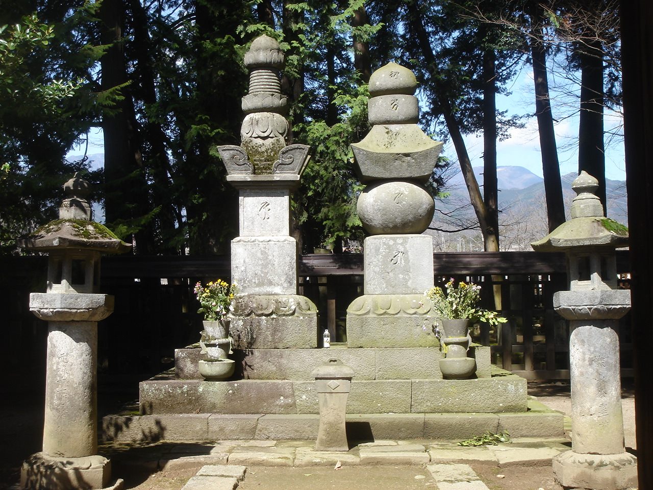 武田信玄の墓（恵林寺）