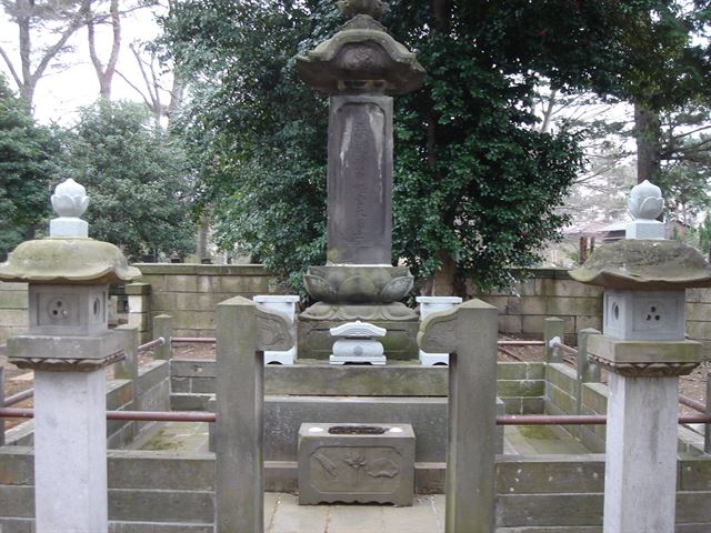 井伊直憲の墓