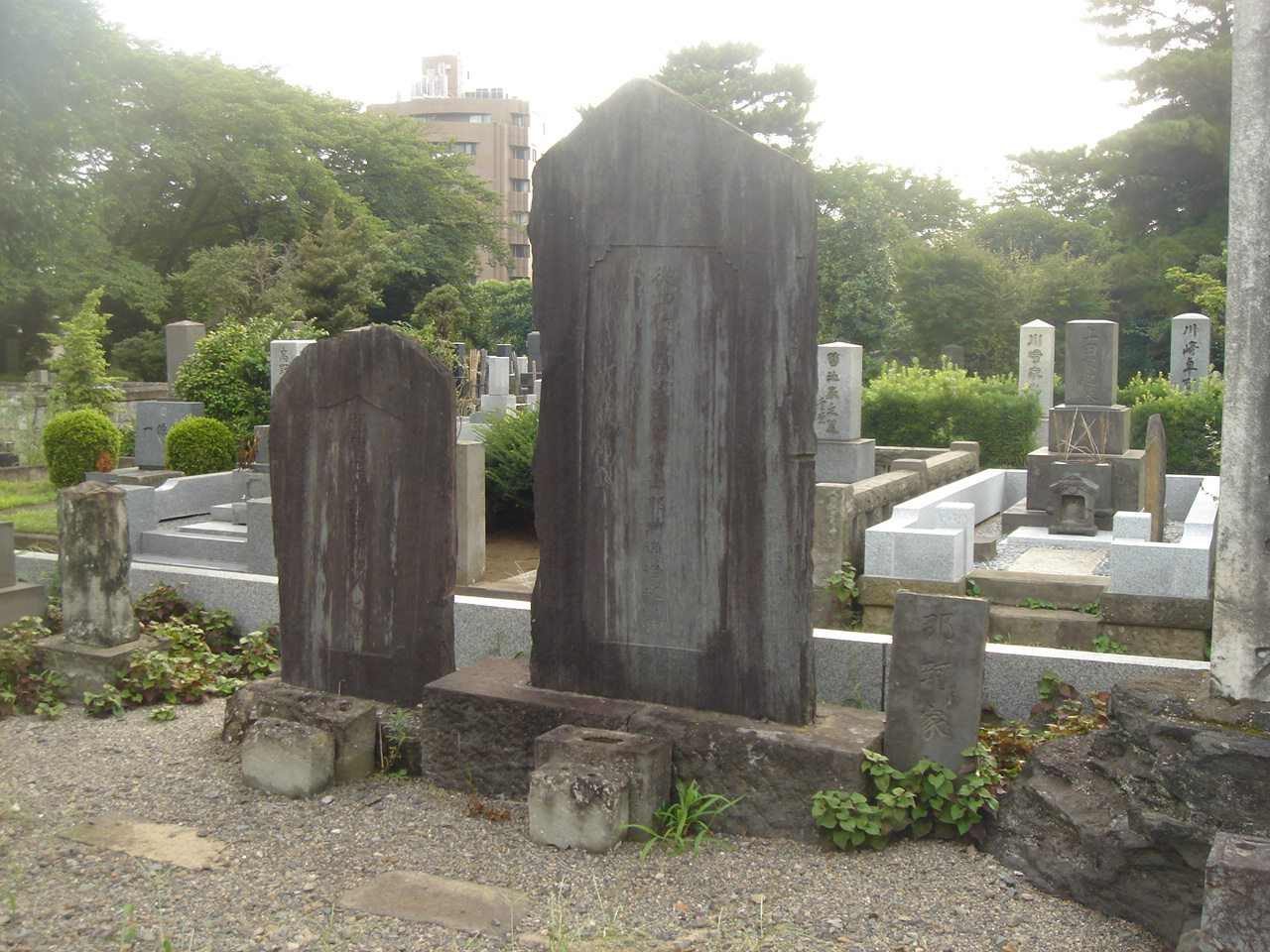 那珂通世の墓（青山霊園）