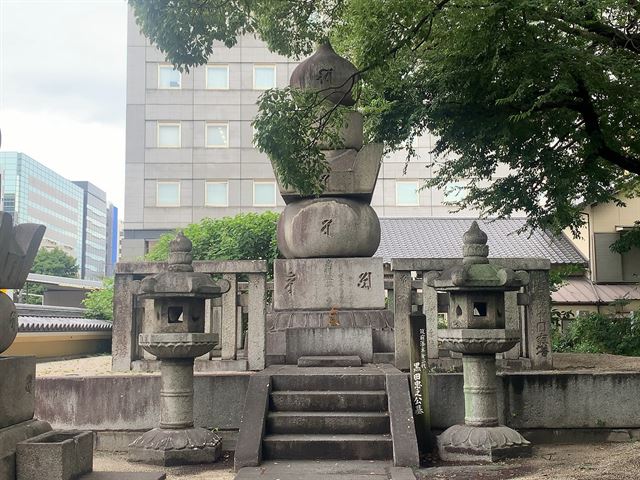 黒田忠之の墓