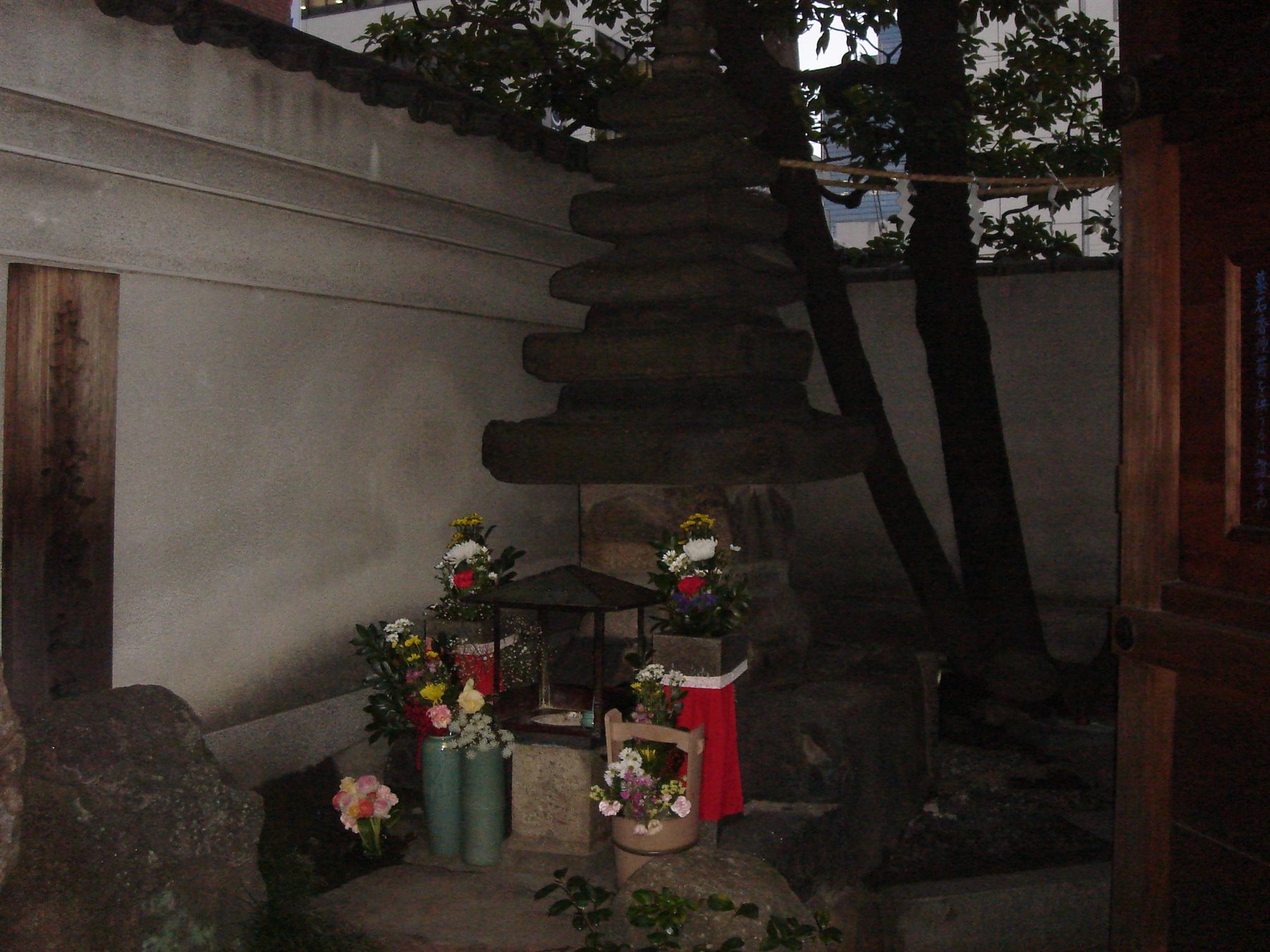淀君の墓（太融寺） 写真1