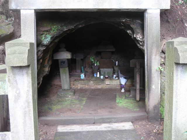 島津忠久の墓