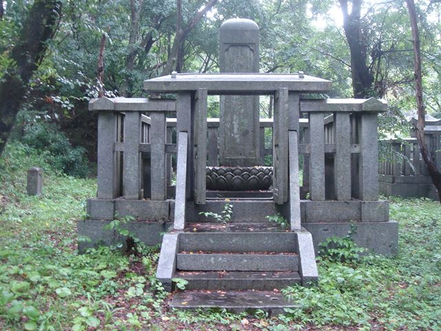 南部利視の墓