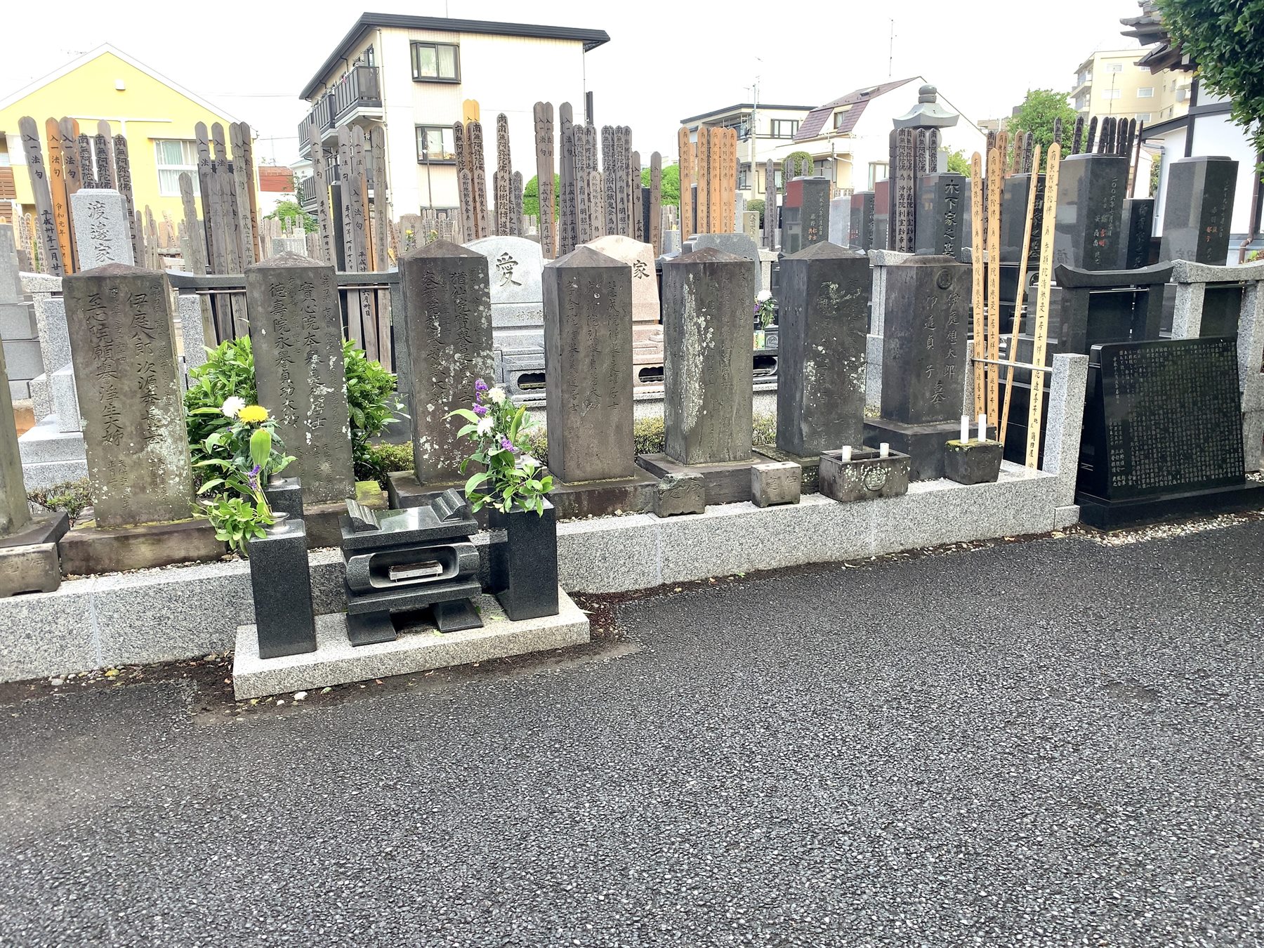 伊庭八郎の墓（貞源寺） 写真1