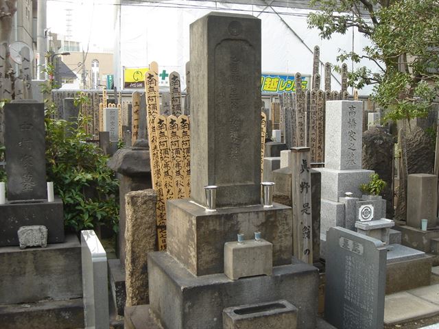 真野安通の墓