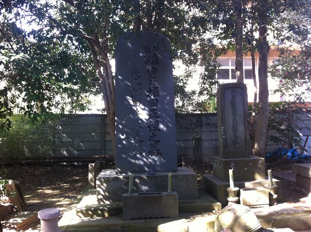 堀田正恒の墓