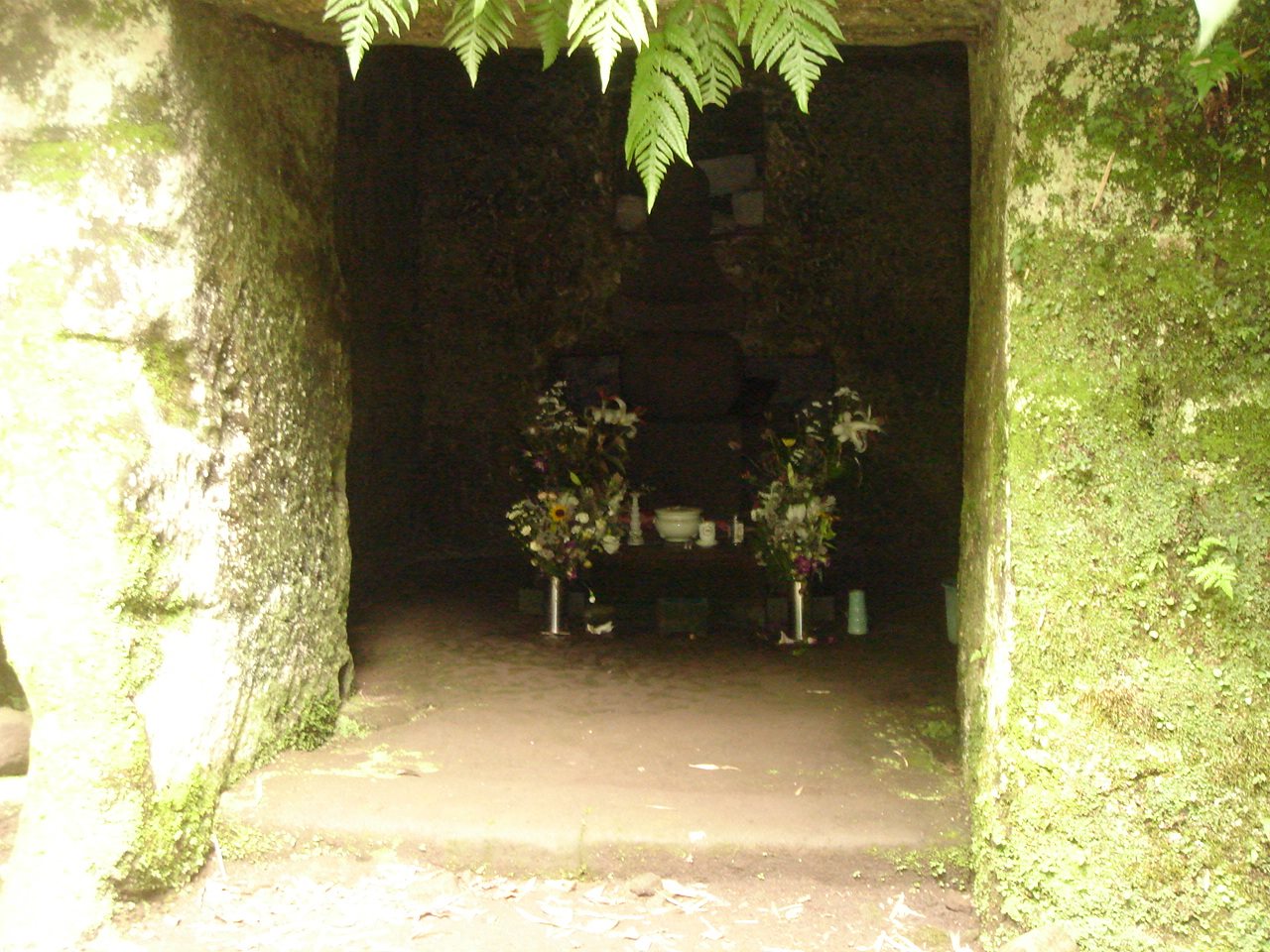 源実朝の墓（寿福寺）