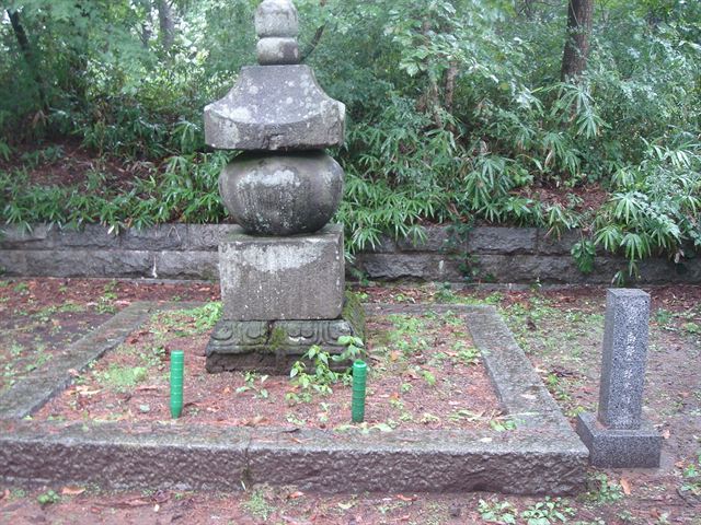 南部光行の墓