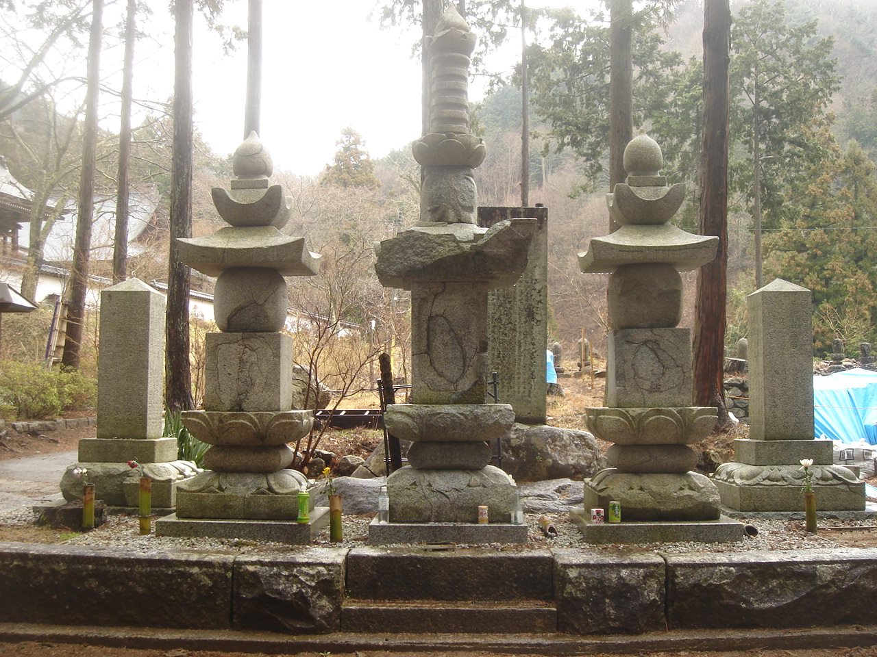 武田信勝の墓(景徳院)